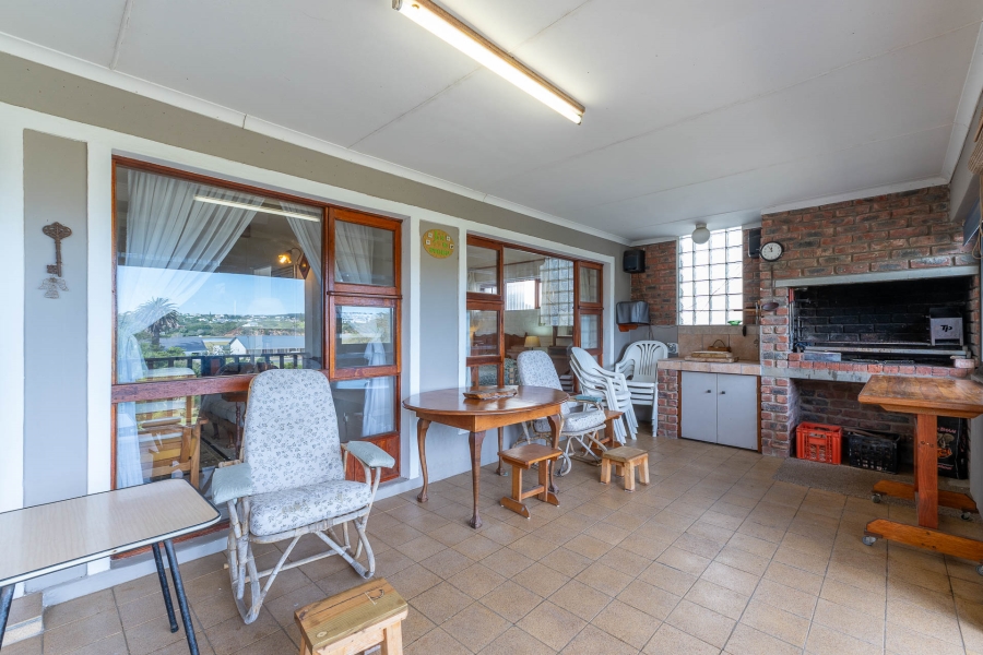 4 Bedroom Property for Sale in Stilbaai Oos Western Cape